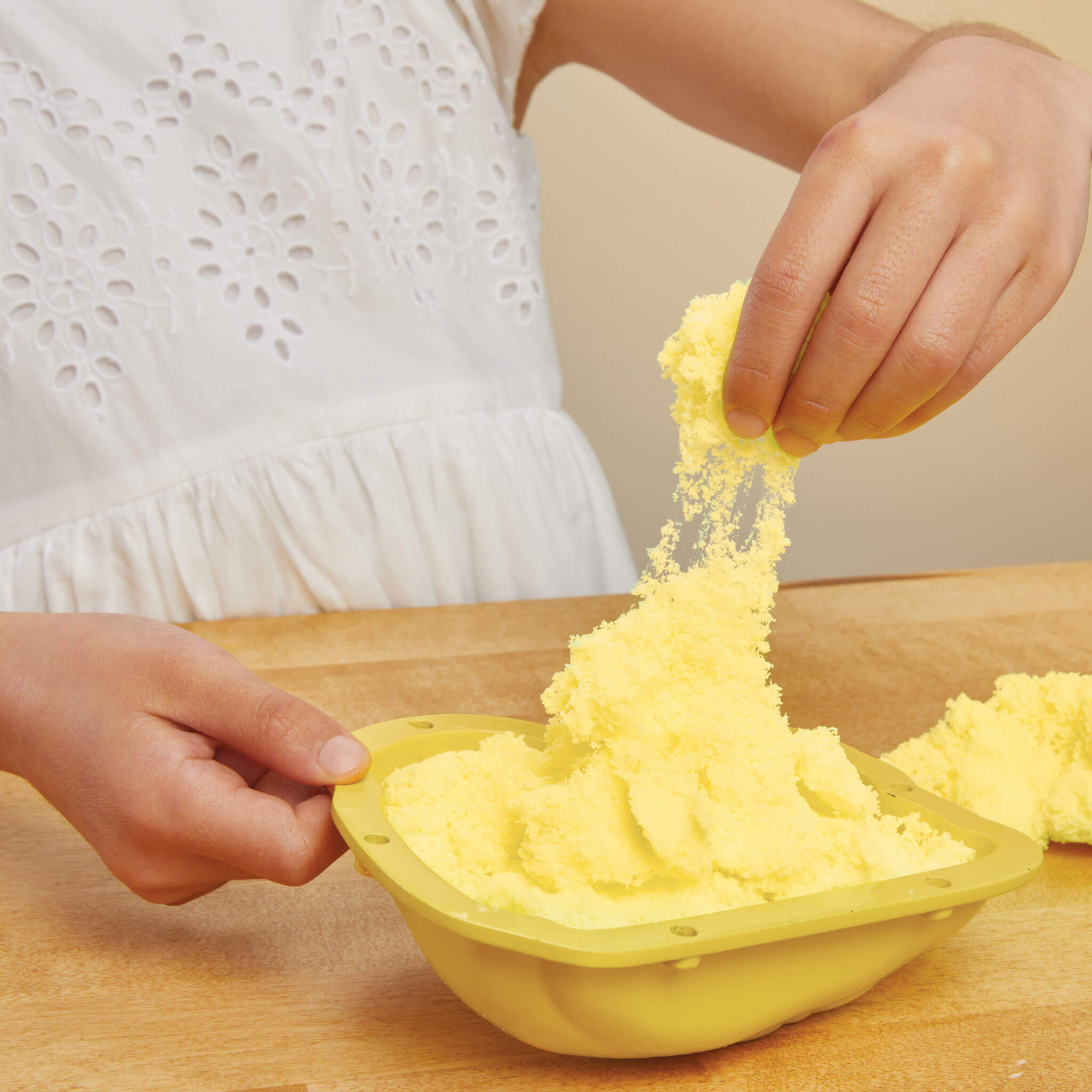 Creative Chefs™ Bluey - Duck Cake Kit - Bluey Duck Cake Set with Reusable Make-It Mix Designed for Preparing, Assembling and Decorating