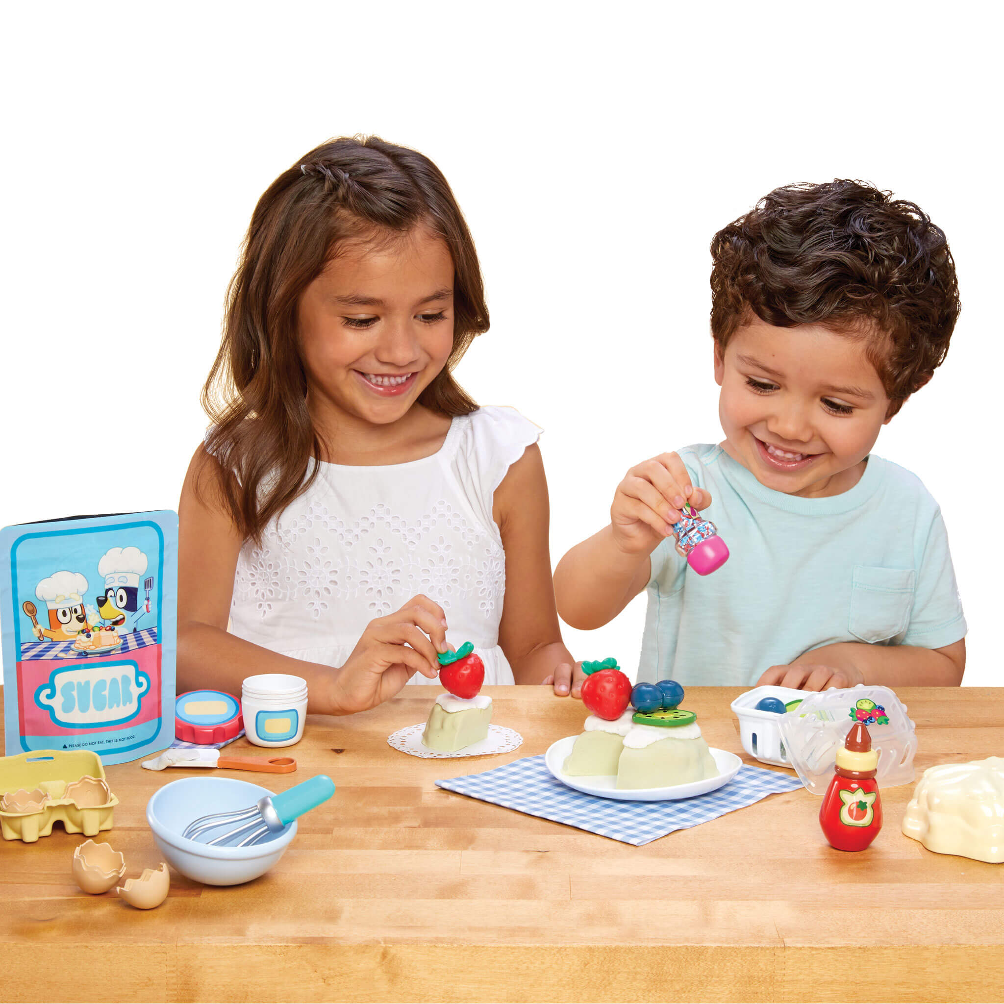 Creative Chefs™ Bluey - Pavlova Kit - Bluey Pavlova Playset with Food and Utensils Designed for Step-by-Step Pretend Dessert Making
