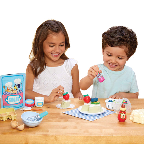 Creative Chefs™ Bluey - Pavlova Kit - Bluey Pavlova Playset with Food and Utensils Designed for Step-by-Step Pretend Dessert Making