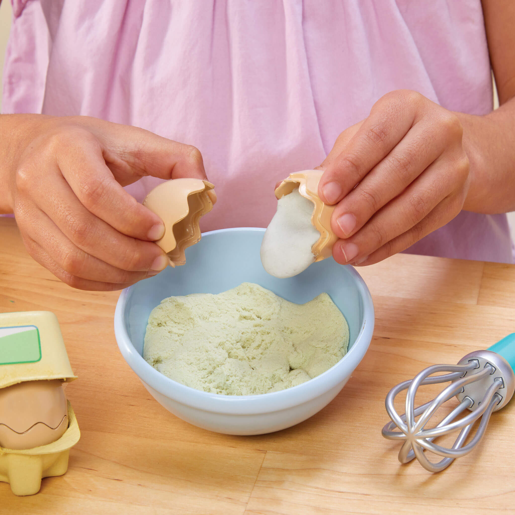 Creative Chefs™ Bluey - Pavlova Kit - Bluey Pavlova Playset with Food and Utensils Designed for Step-by-Step Pretend Dessert Making